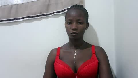 Snapshot of realqueen_ chatting on October 19, 7:46 am queen online show from October 19, 7:46 am