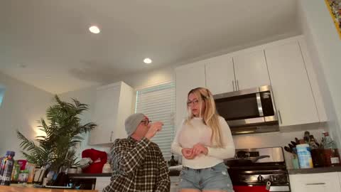 Maria  Realto online show from November 29, 1:08 pm