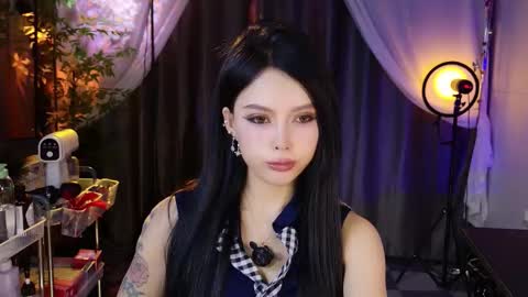 reaowna___ online show from December 13, 7:53 pm