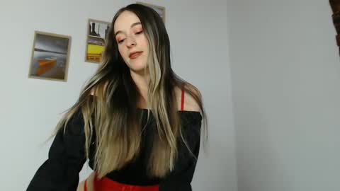 Snapshot of rebecca_johonsonn chatting on December 5, 6:49 pm Becca Johnsoon online show from December 5, 6:49 pm