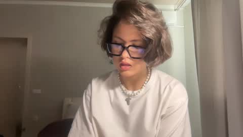 Rebecca online show from October 20, 1:05 pm