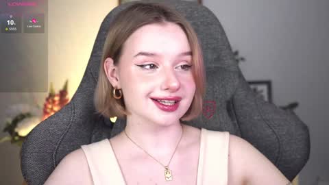 Snapshot of red_queeen chatting on January 24, 9:37 pm QUEEN OF EVIL online show from January 24, 9:37 pm