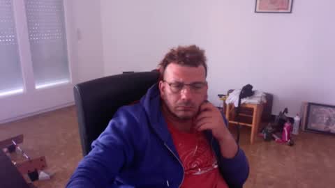 redbonezzzz online show from April 30, 8:08 am