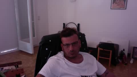 redbonezzzz online show from April 26, 3:20 pm