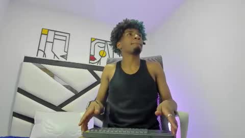 redbryan_ebano online show from October 17, 7:51 pm