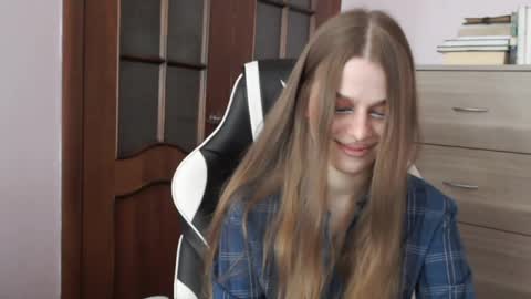 Lily online show from April 3, 2:51 am