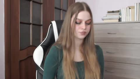 Lily online show from April 1, 2:56 am