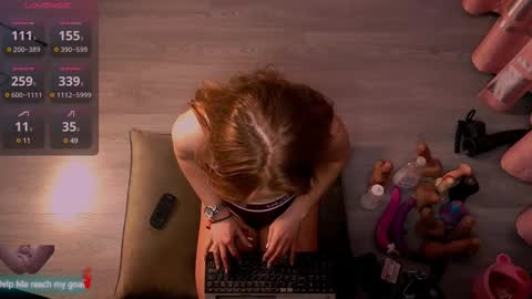 Snapshot of redhead_shark chatting on February 19, 10:20 pm Redhead Shark online show from February 19, 10:20 pm