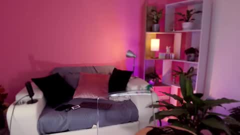 Snapshot of redjasmine_ chatting on February 9, 11:46 pm Red Jasmine online show from February 9, 11:46 pm