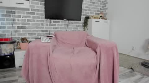 Snapshot of redlaylla chatting on March 6, 10:09 am Laylla online show from March 6, 10:09 am