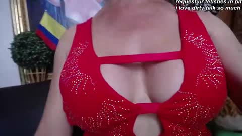 Snapshot of redroomxx chatting on October 15, 4:41 pm MIA online show from October 15, 4:41 pm