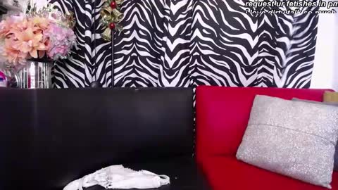 Snapshot of redroomxx chatting on October 8, 6:14 pm MIA online show from October 8, 6:14 pm
