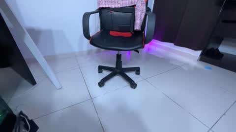 regina_mills_milk online show from January 15, 11:30 am