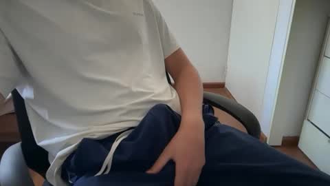 Snapshot of regularboy20 chatting on October 22, 3:24 pm regularboy20 online show from October 22, 3:24 pm