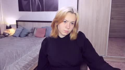 RemiPeach online show from April 24, 6:43 pm