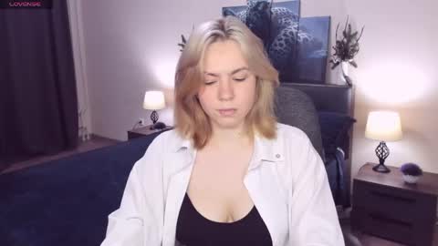 RemiPeach online show from May 9, 4:57 pm