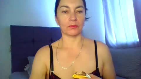 renata_hot1 online show from August 4, 9:00 pm