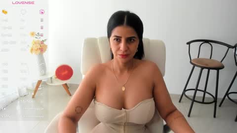 Snapshot of renata_t_ chatting on September 25, 8:38 pm RENATA online show from September 25, 8:38 pm