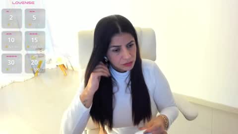 Snapshot of renata_t_ chatting on February 17, 10:38 pm RENATA online show from February 17, 10:38 pm
