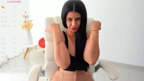 Snapshot of renata_t_ chatting on October 6, 4:58 pm RENATA online show from October 6, 4:58 pm