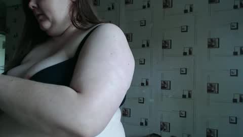 renataoia online show from September 28, 9:40 am