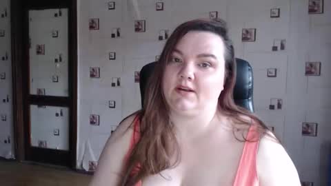 renataoia online show from February 17, 11:53 am