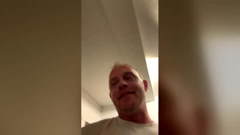 rene_brulee online show from December 19, 1:23 am