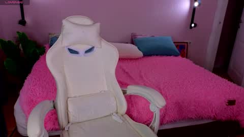 rene_shine online show from April 4, 6:15 pm