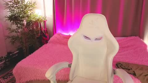 rene_shine online show from April 3, 6:04 pm