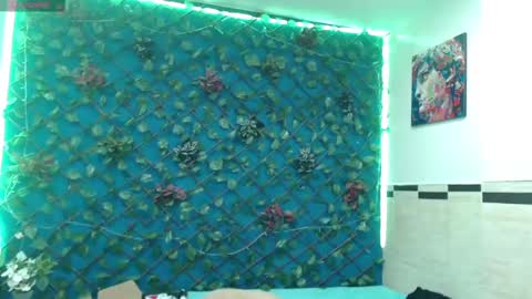 R E N E  online show from March 6, 6:48 pm