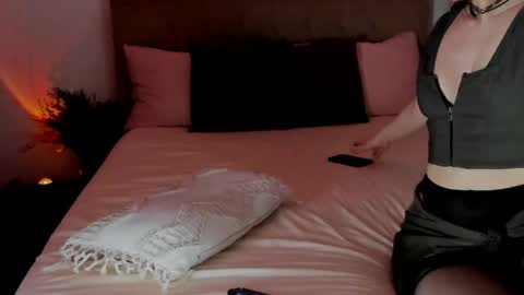 revealyourdarkdesires online show from March 6, 11:48 pm