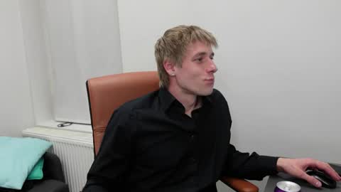 RICHARD HARDS online show from April 21, 7:32 pm