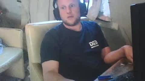 richardd110011 online show from June 5, 3:35 am