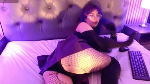 RIHONNA online show from November 21, 1:53 pm