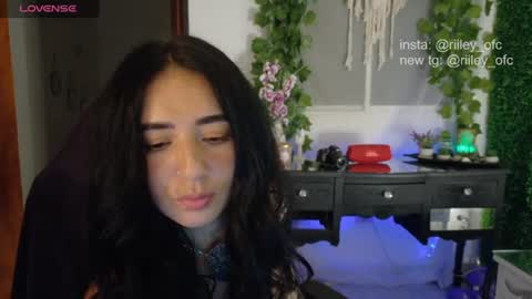 Independent model online show from July 19, 8:39 am