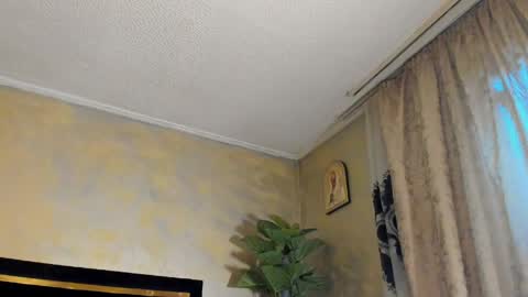 rileylannax online show from June 5, 4:30 am