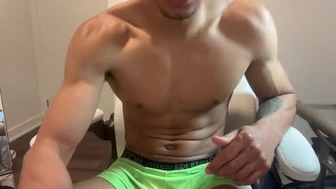 rippedguy4l online show from May 14, 8:18 pm