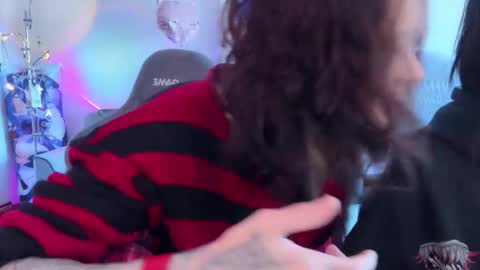   DianaBrite            fansl y online show from February 1, 10:56 am