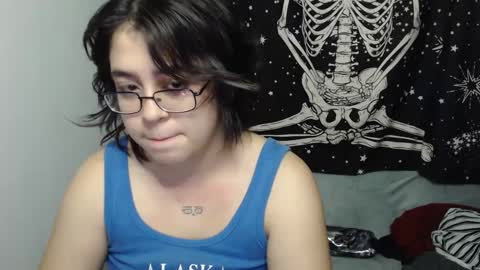 PeachSalinger online show from September 23, 4:23 pm