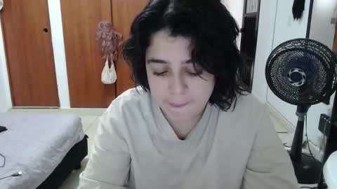 PeachSalinger online show from September 17, 9:18 pm