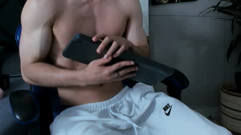 Roan Birkin online show from March 7, 11:49 pm