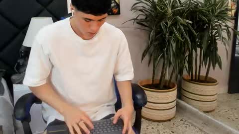 Roan Birkin online show from March 18, 9:31 pm