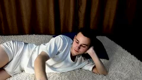 robert10211 online show from March 2, 10:44 am