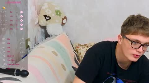 robertokingsize online show from December 16, 11:00 pm