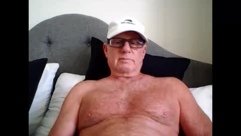 robo0000 online show from April 3, 7:54 pm