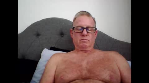 robo0000 online show from November 11, 8:55 pm