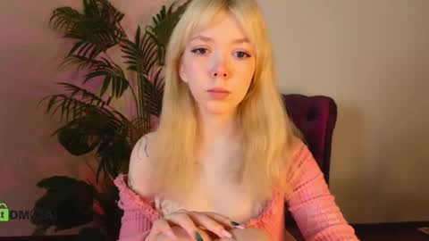 rochelle_dolly online show from May 14, 9:35 pm
