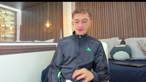 twink juli online show from March 7, 3:40 am