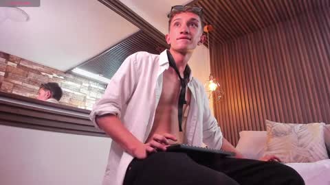 twink juli online show from January 21, 3:59 am