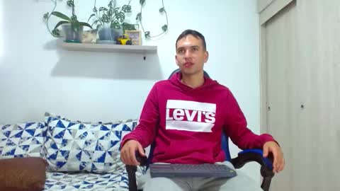 rolos_hot32 online show from December 2, 2:26 pm